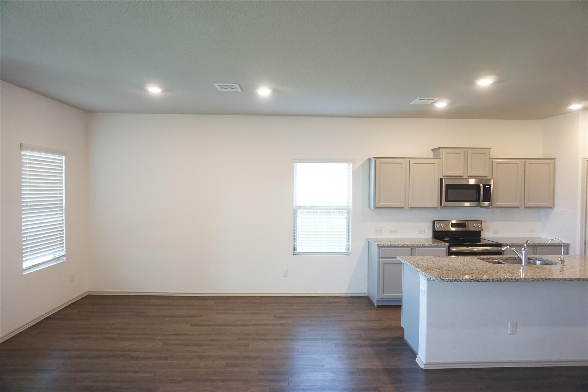 707 Carol Dr, Hutto, TX 78634