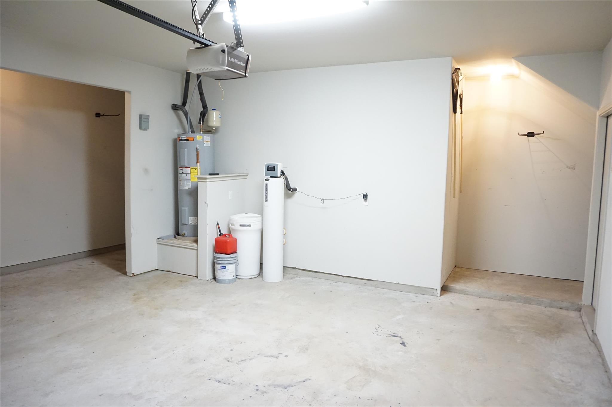 707 Carol Dr, Hutto, TX 78634