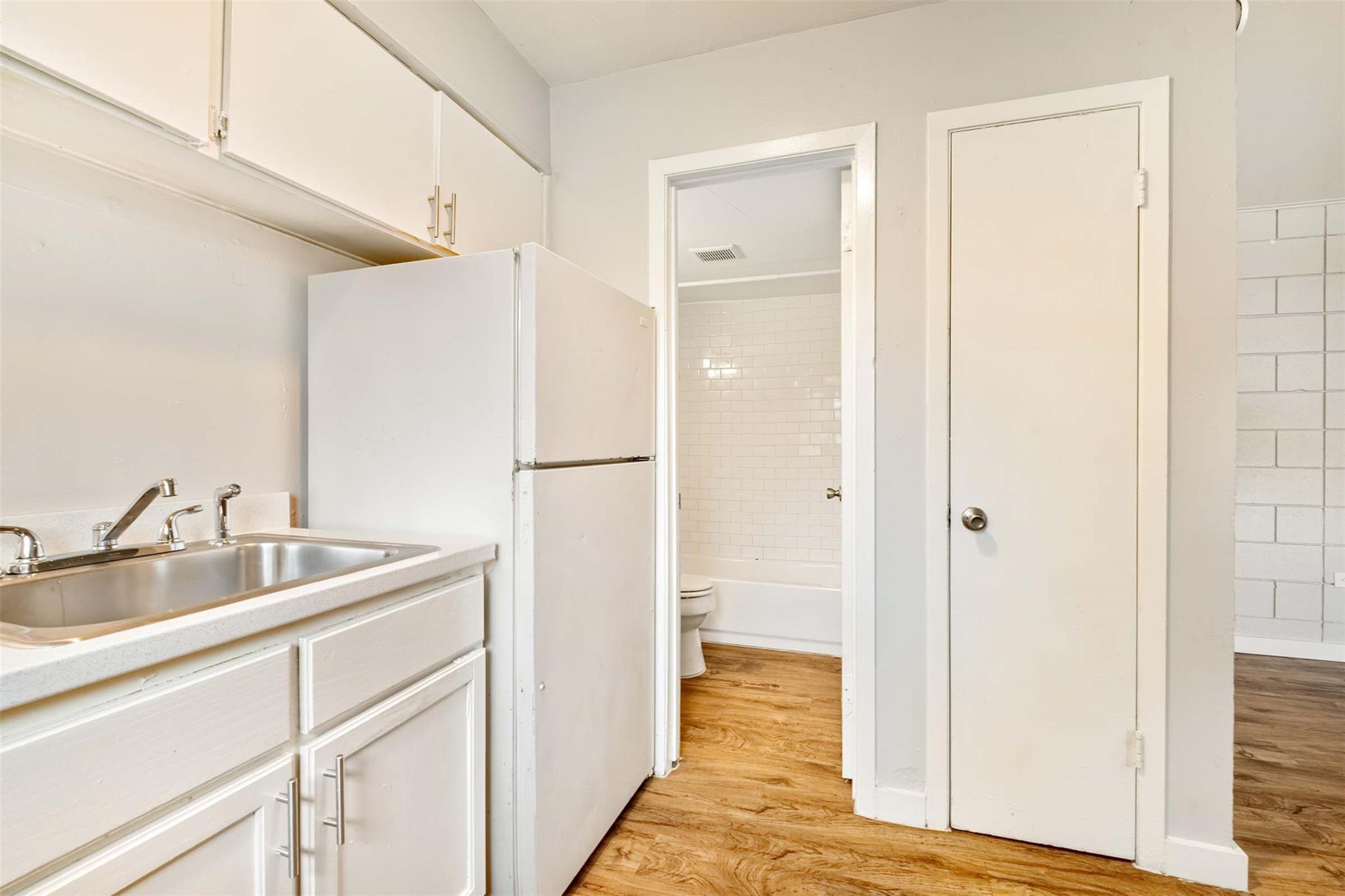 903 Springdale Rd # E, Austin, TX 78702