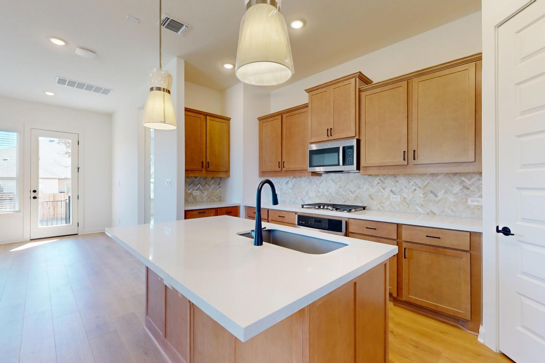 553 Darley Oaks Dr, Dripping Springs, TX 78620