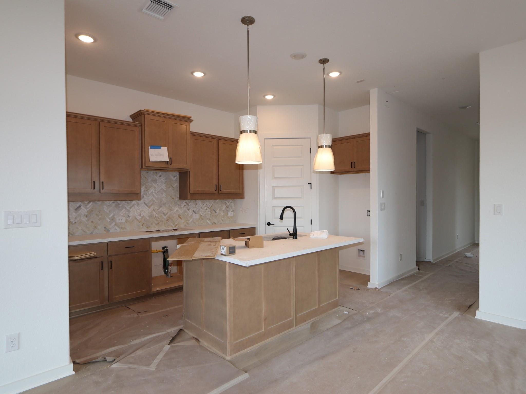 553 Darley Oaks Dr, Dripping Springs, TX 78620