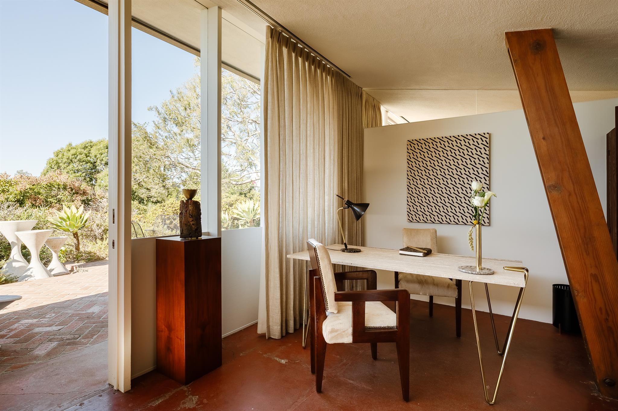 1430 Avon Ter, Out of State, TX 90027