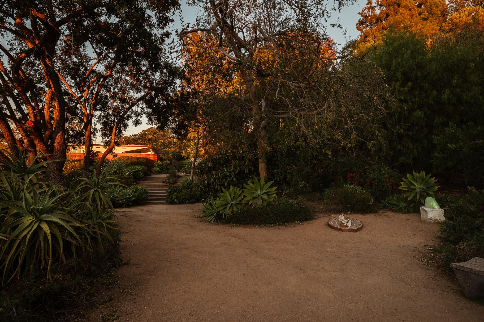 1430 Avon Ter, Out of State, TX 90027