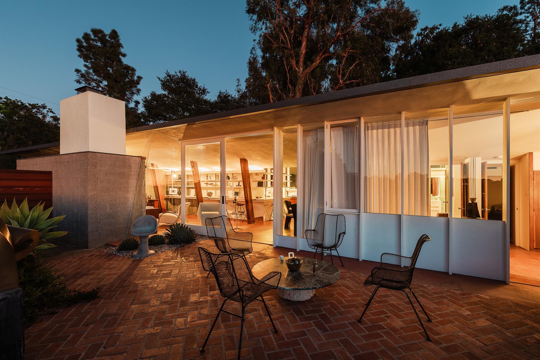 1430 Avon Ter, Out of State, TX 90027