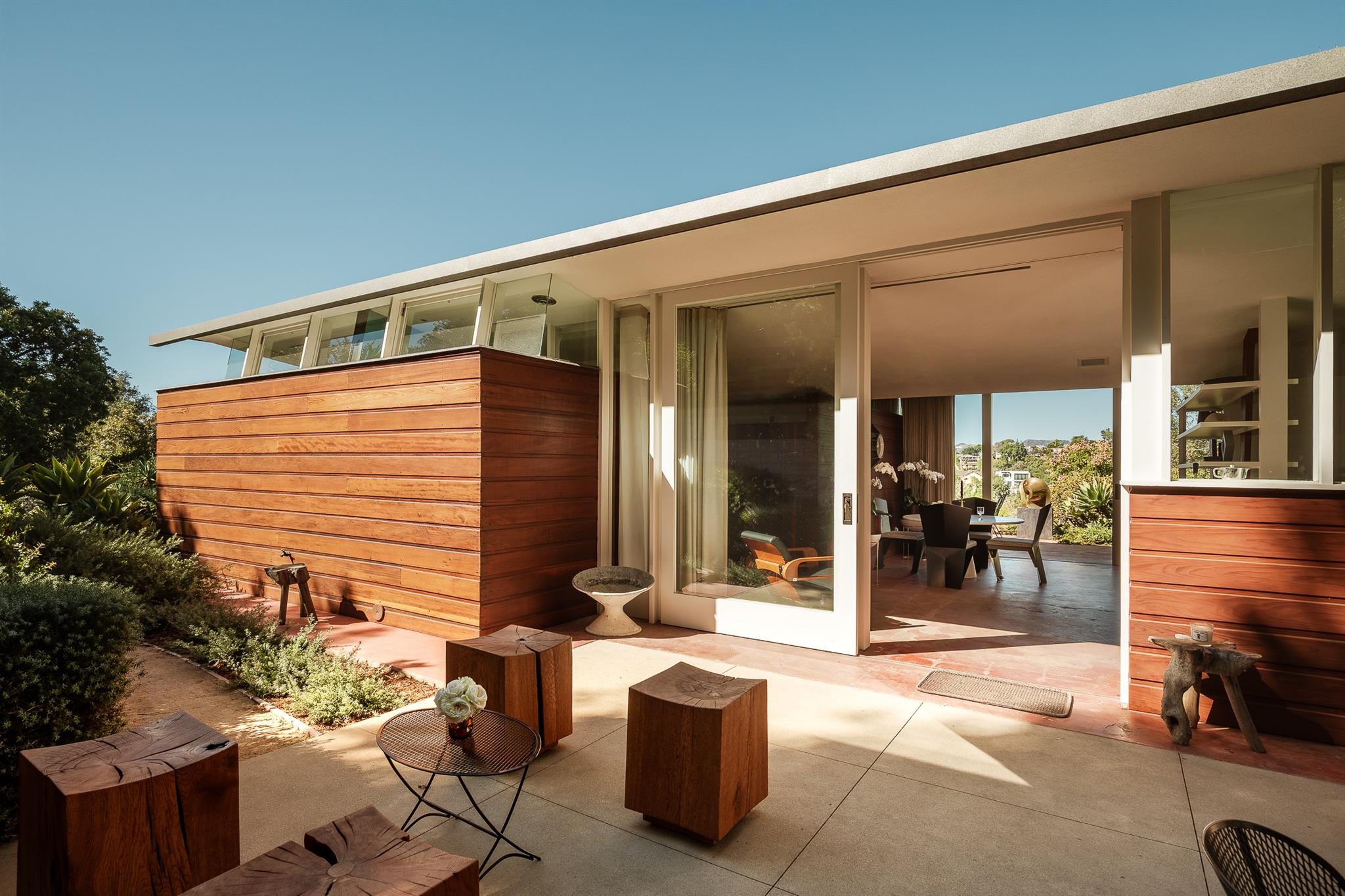 1430 Avon Ter, Out of State, TX 90027