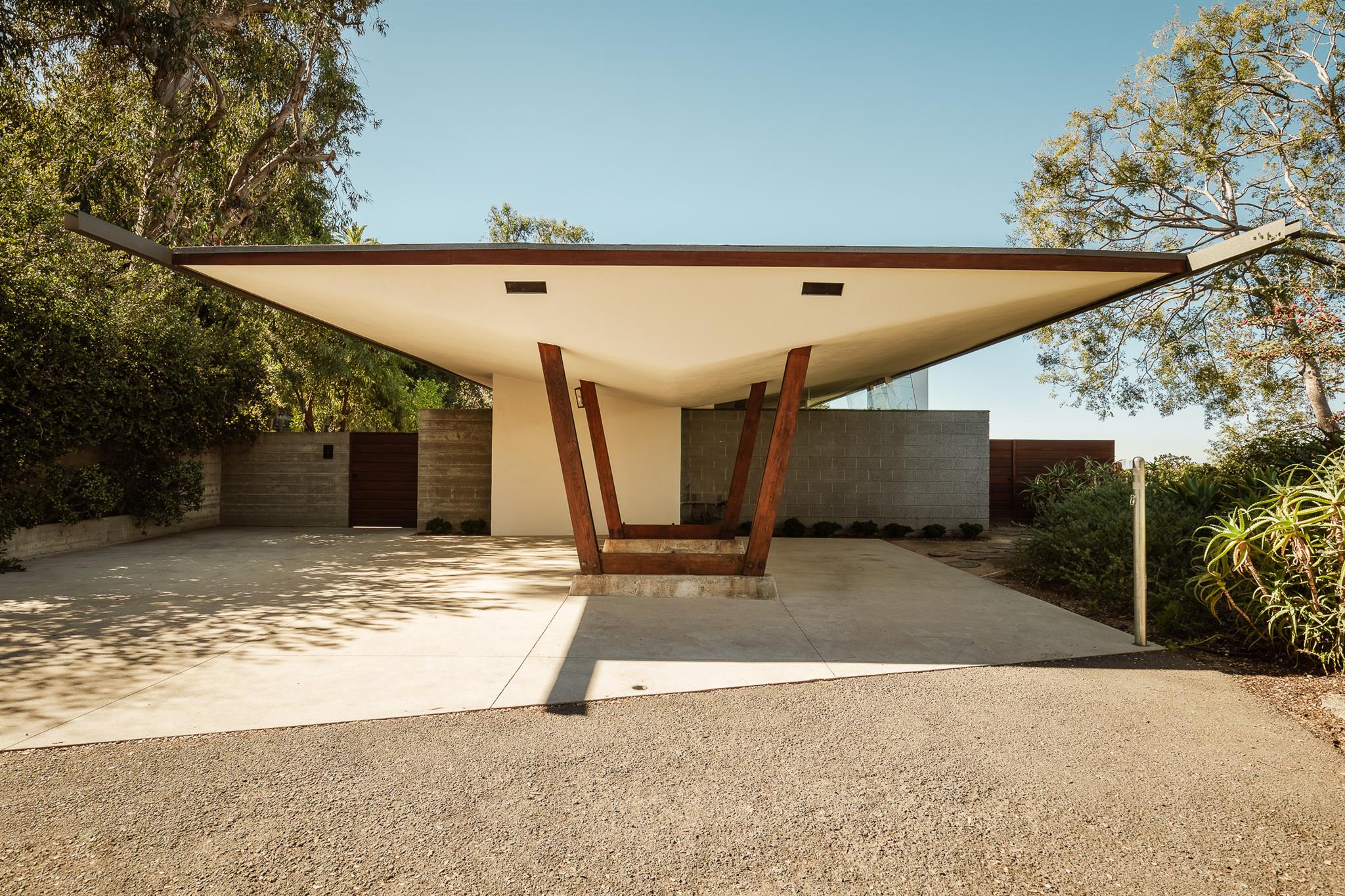 1430 Avon Ter, Out of State, TX 90027