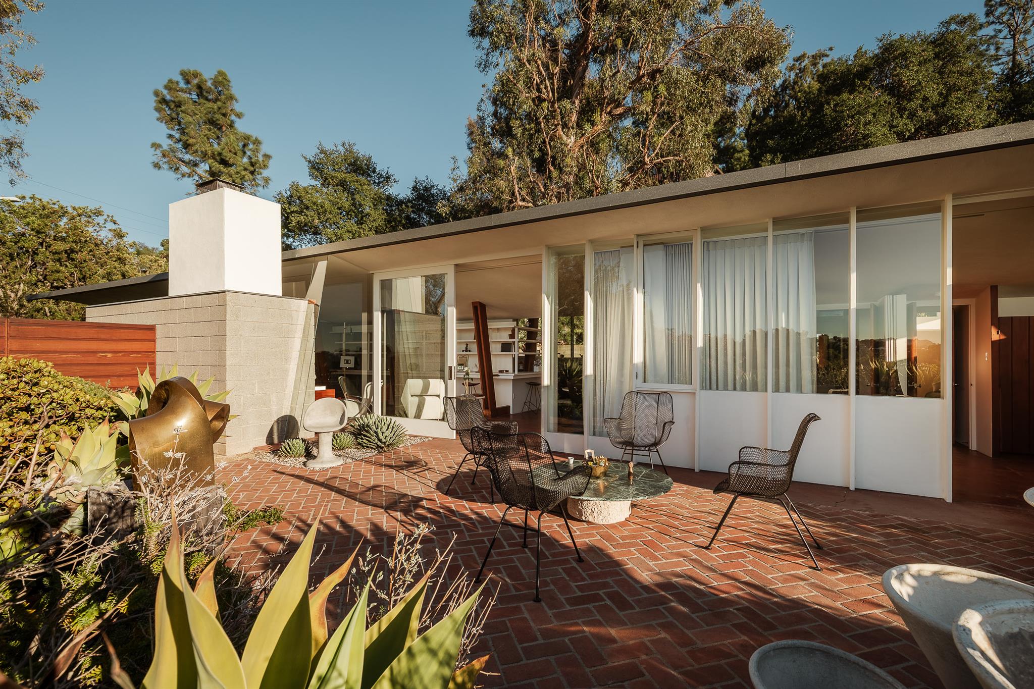 1430 Avon Ter, Out of State, TX 90027