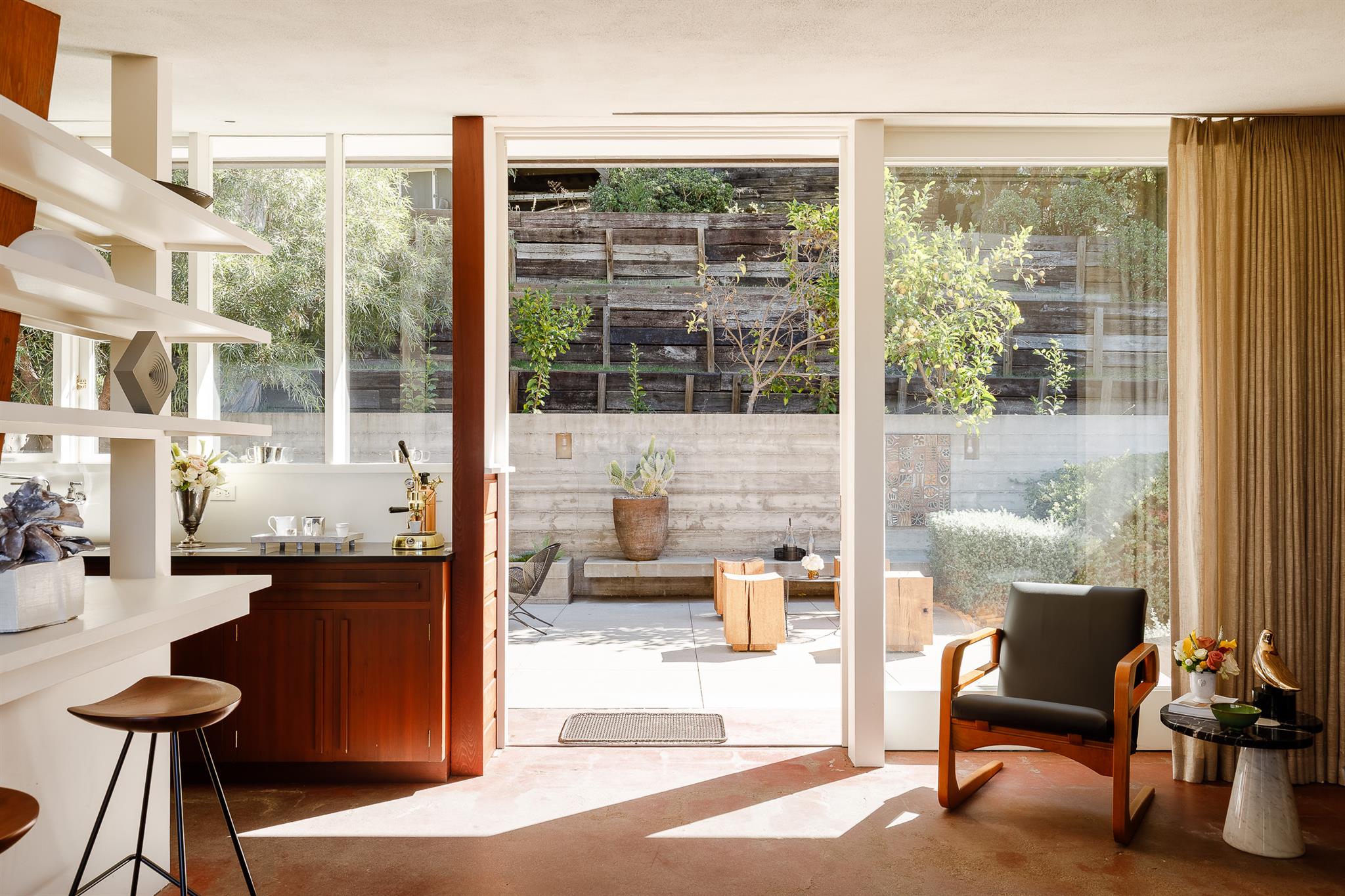 1430 Avon Ter, Out of State, TX 90027