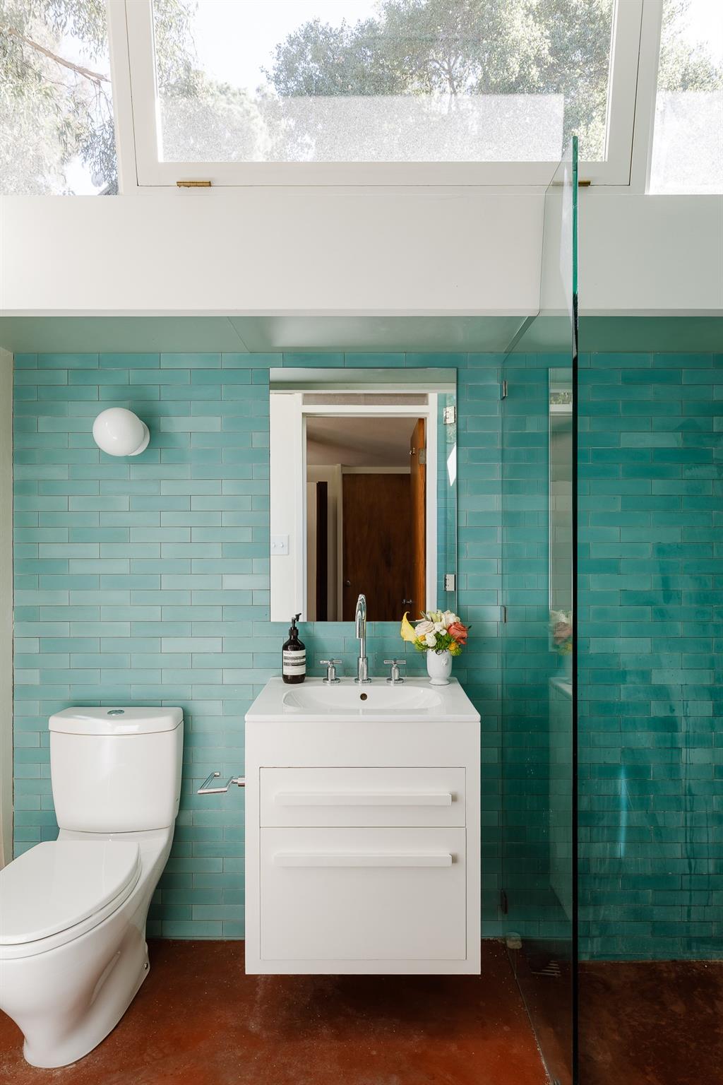 1430 Avon Ter, Out of State, TX 90027