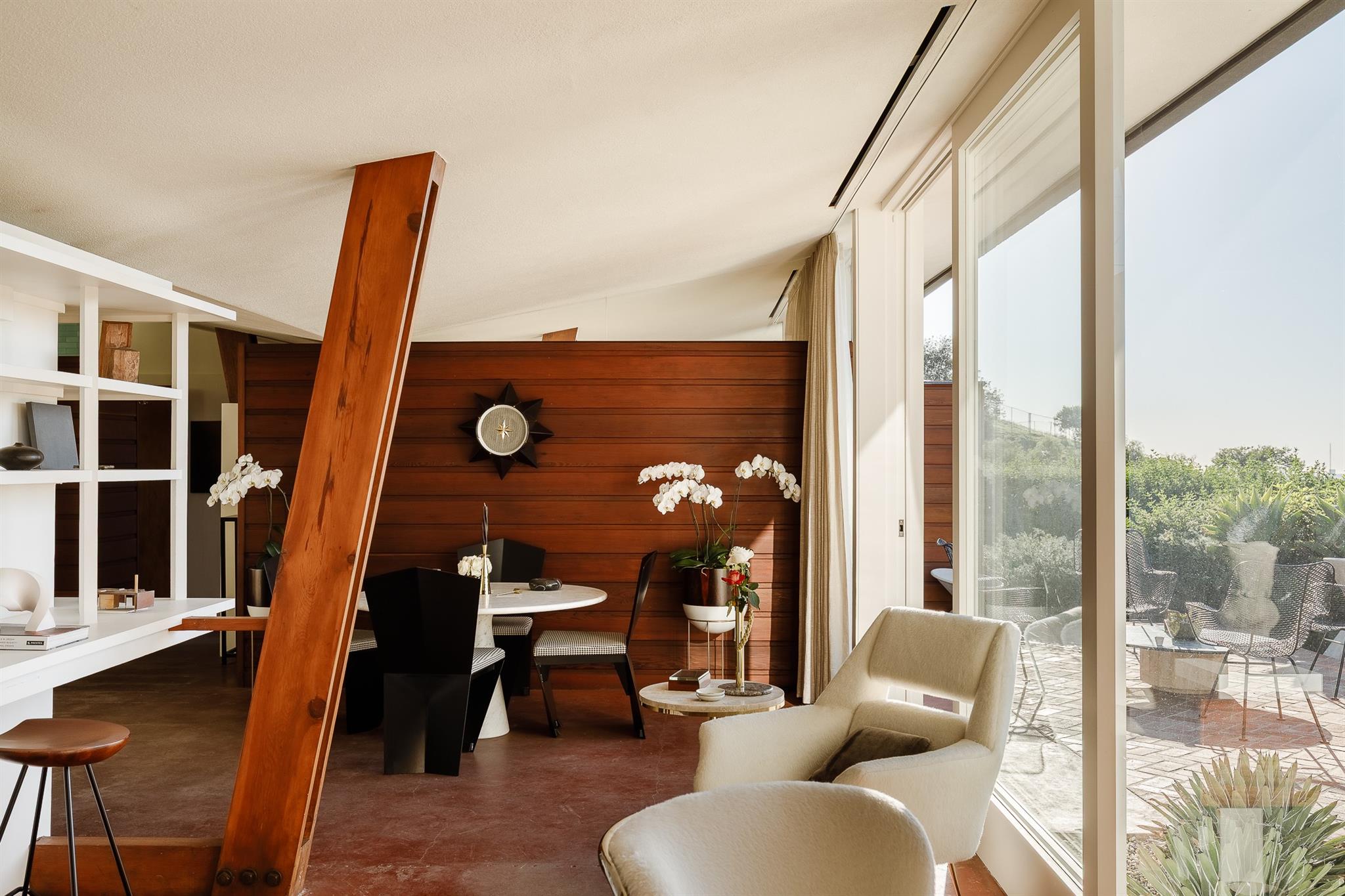 1430 Avon Ter, Out of State, TX 90027