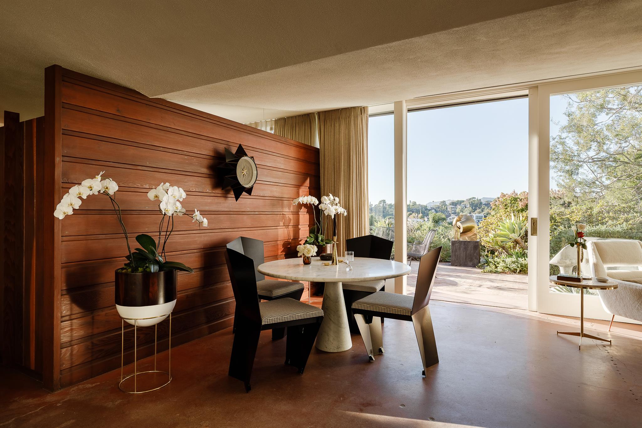 1430 Avon Ter, Out of State, TX 90027