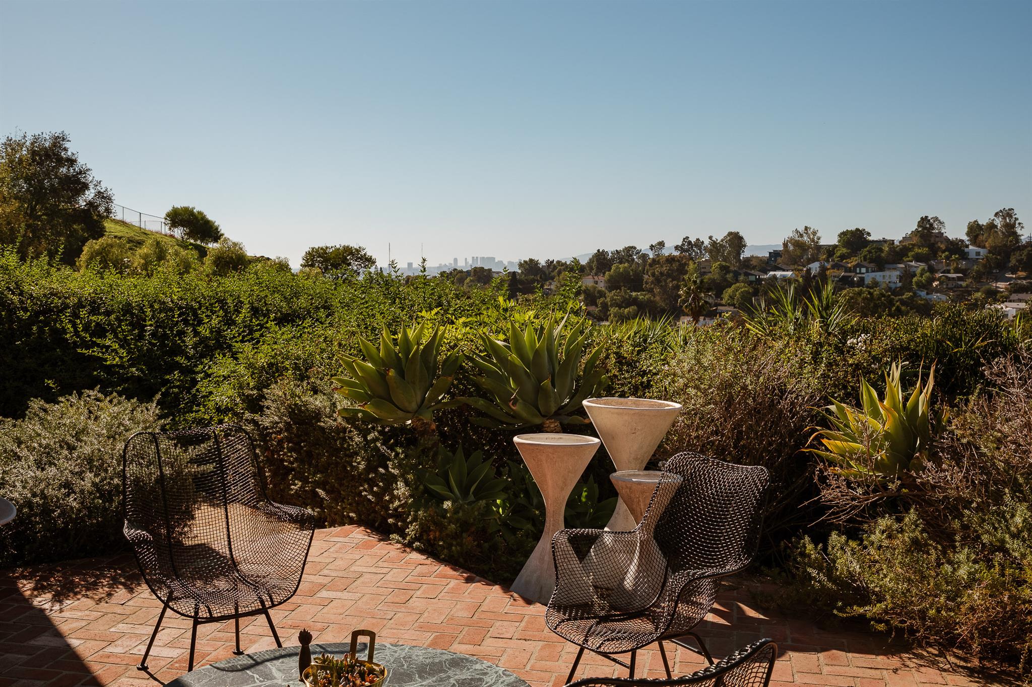 1430 Avon Ter, Out of State, TX 90027