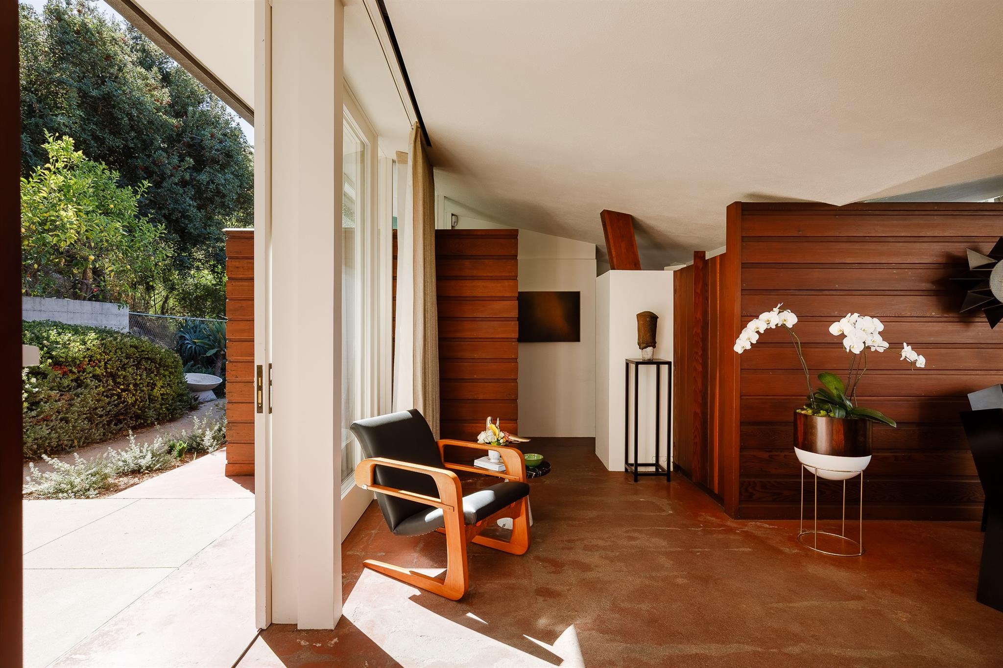 1430 Avon Ter, Out of State, TX 90027