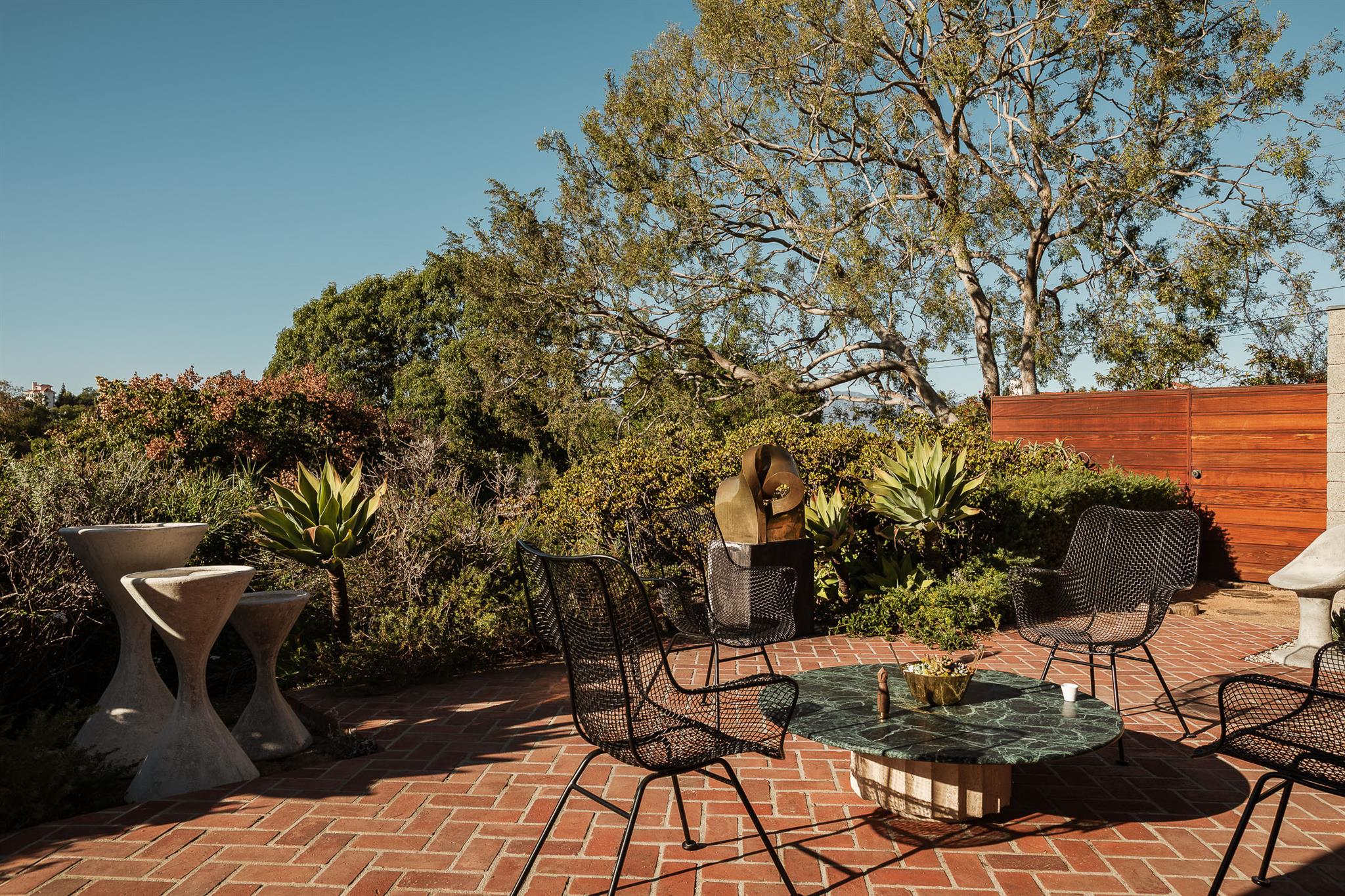 1430 Avon Ter, Out of State, TX 90027