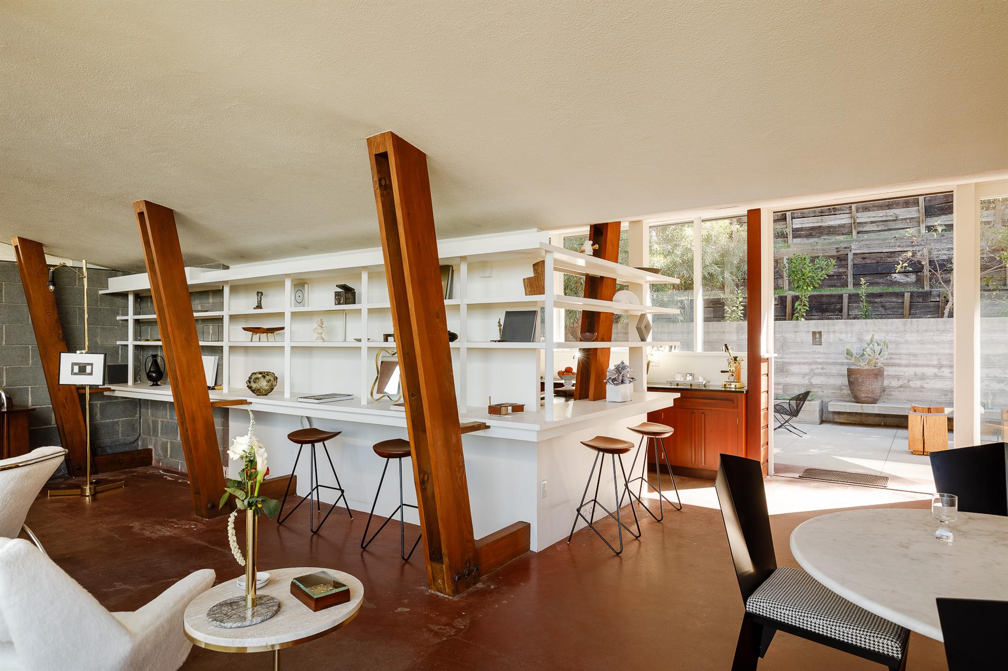 1430 Avon Ter, Out of State, TX 90027