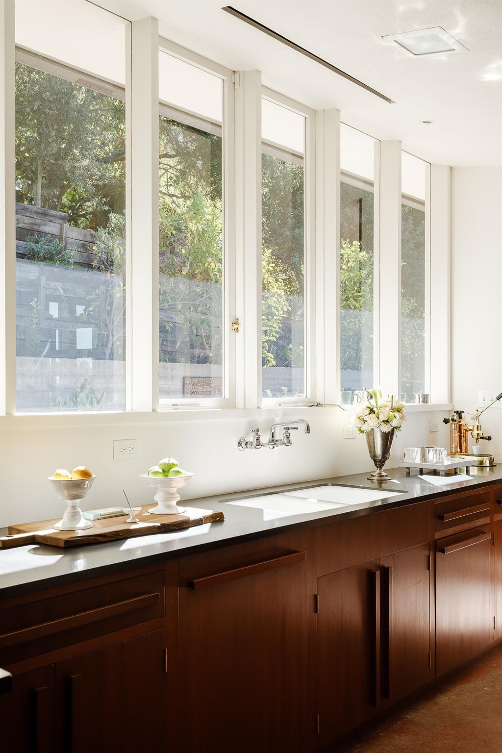 1430 Avon Ter, Out of State, TX 90027