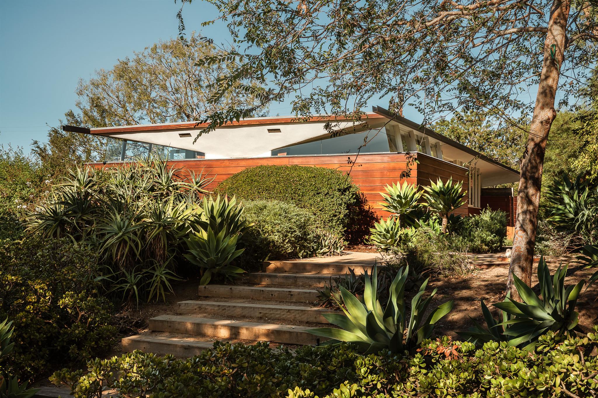 1430 Avon Ter, Out of State, TX 90027