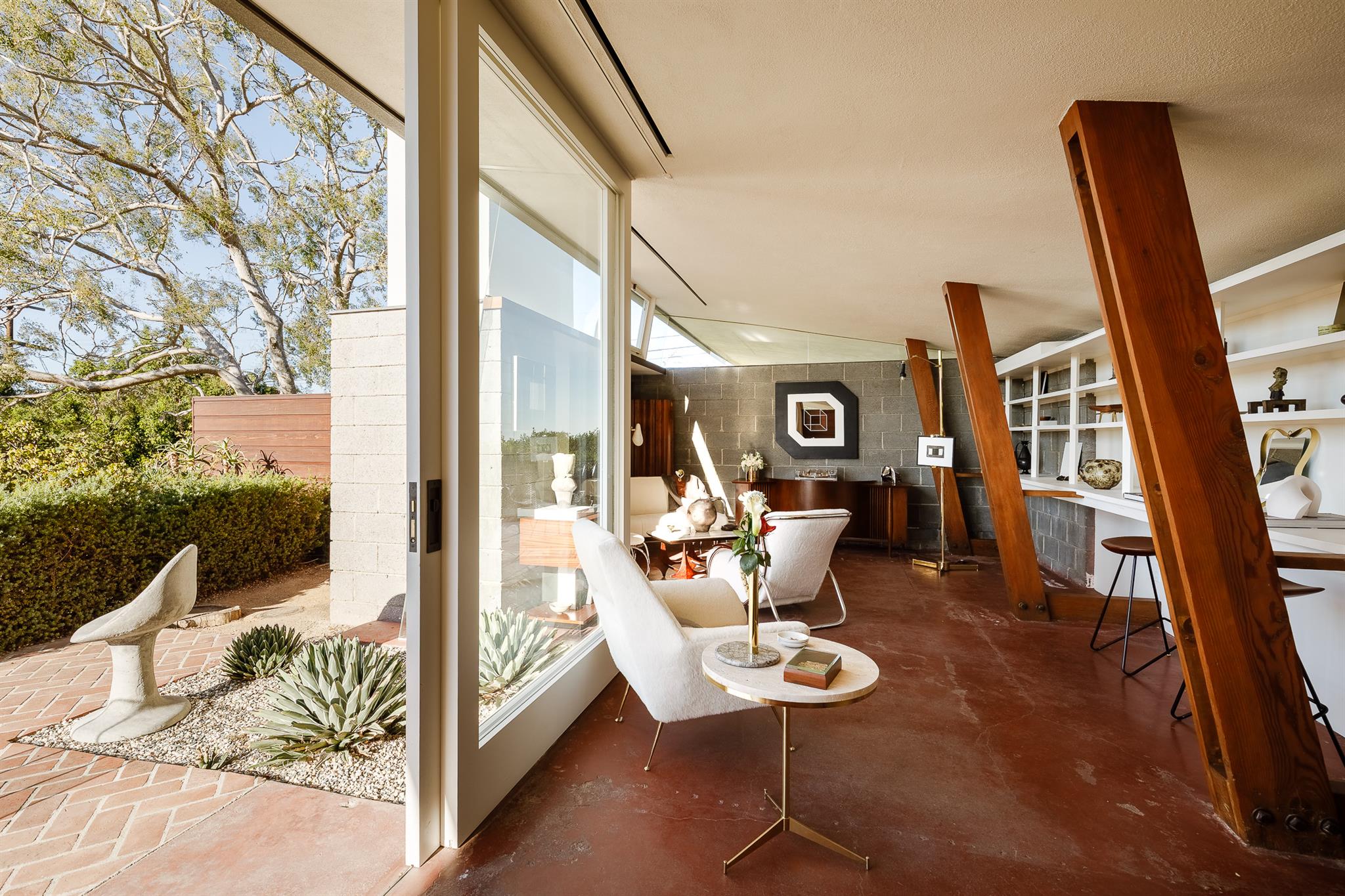 1430 Avon Ter, Out of State, TX 90027