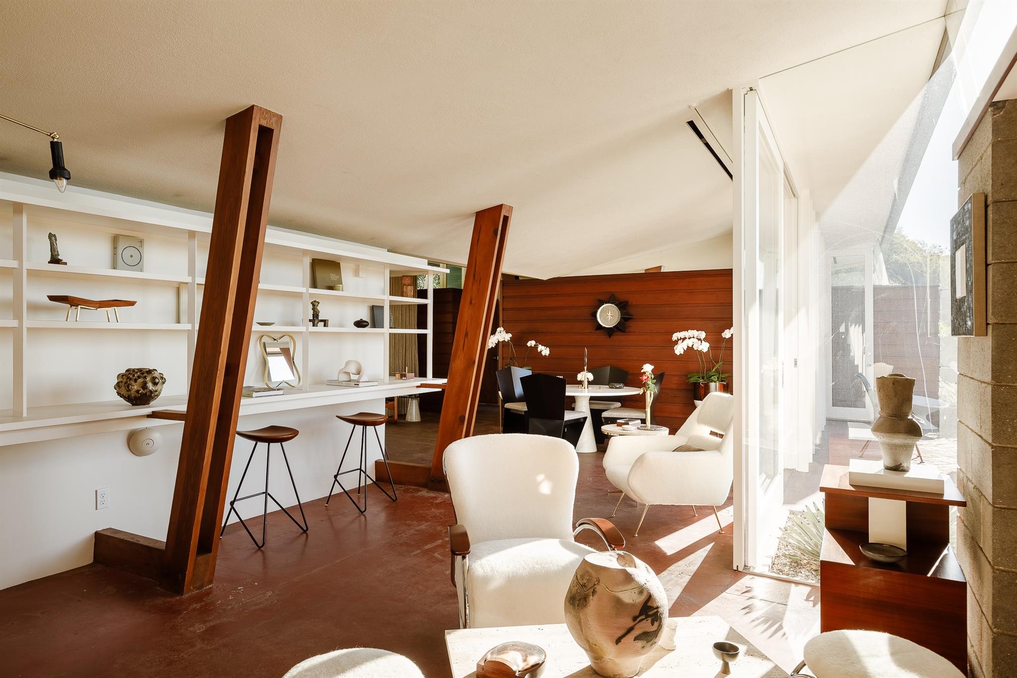 1430 Avon Ter, Out of State, TX 90027