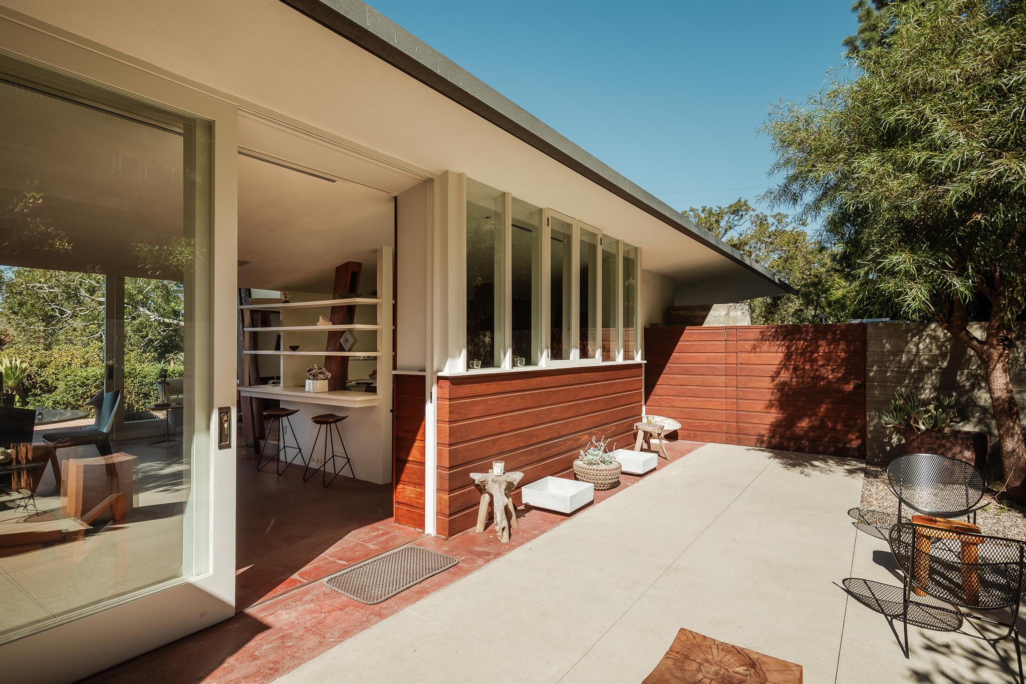 1430 Avon Ter, Out of State, TX 90027