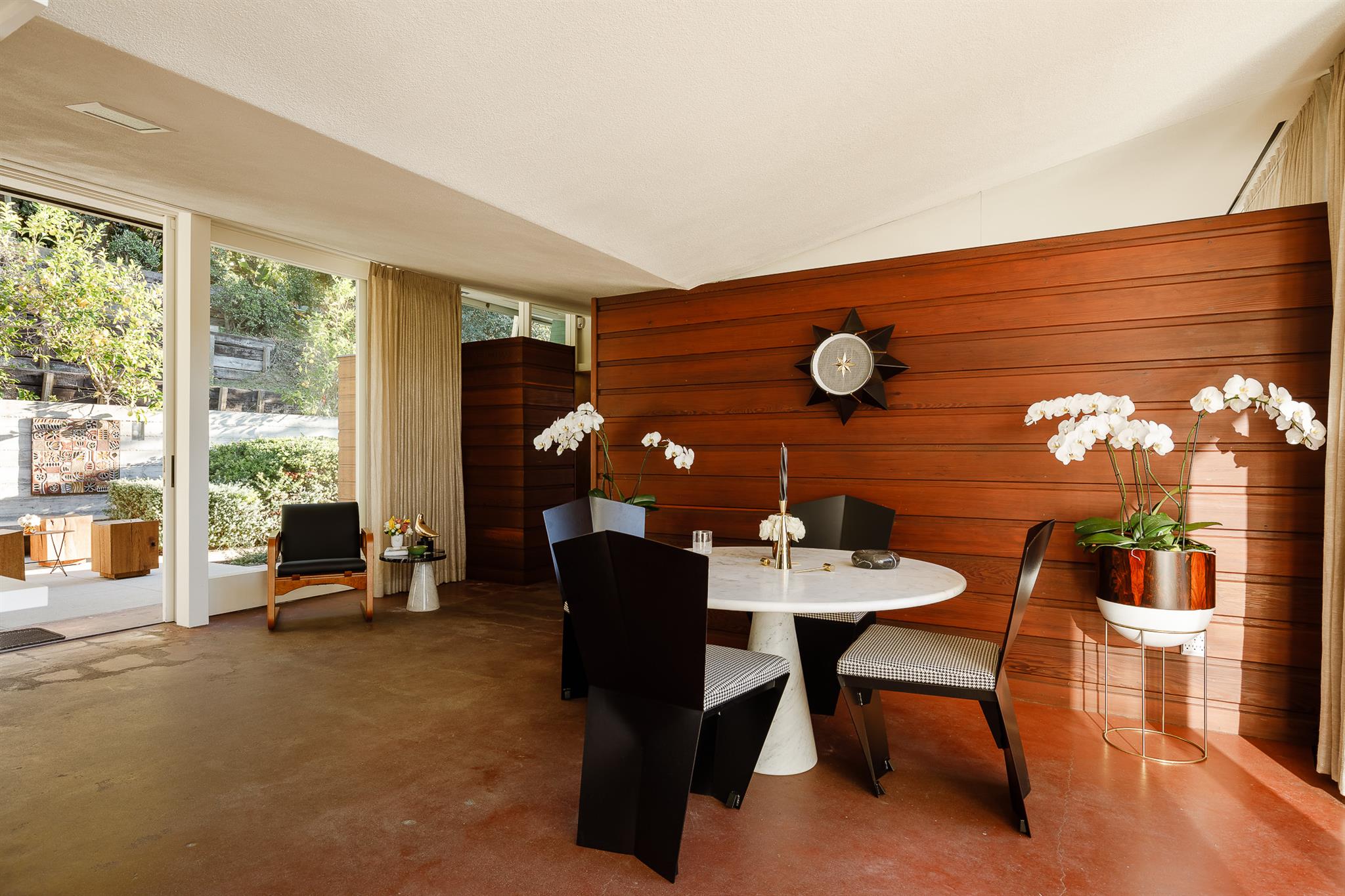 1430 Avon Ter, Out of State, TX 90027