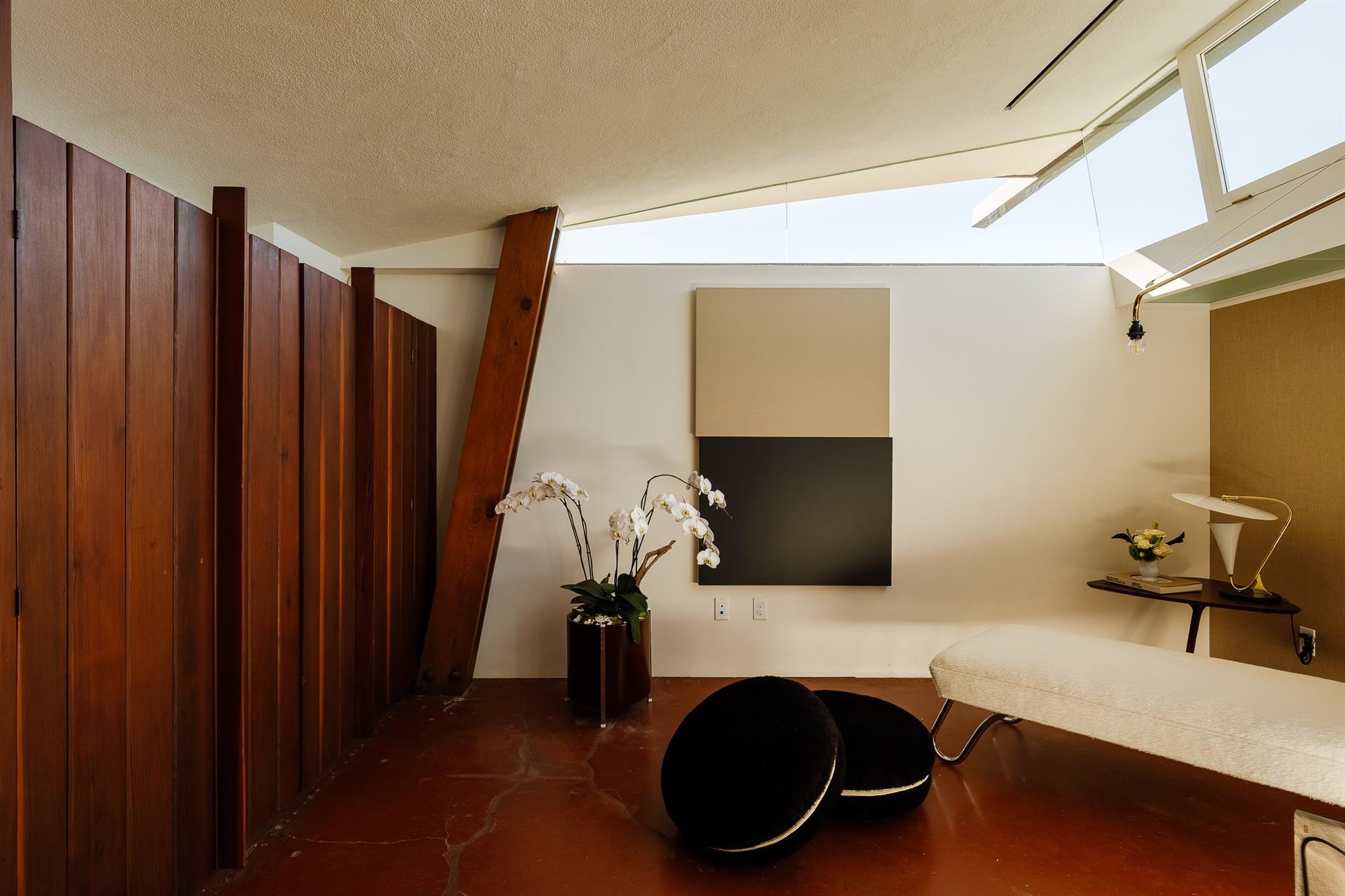 1430 Avon Ter, Out of State, TX 90027