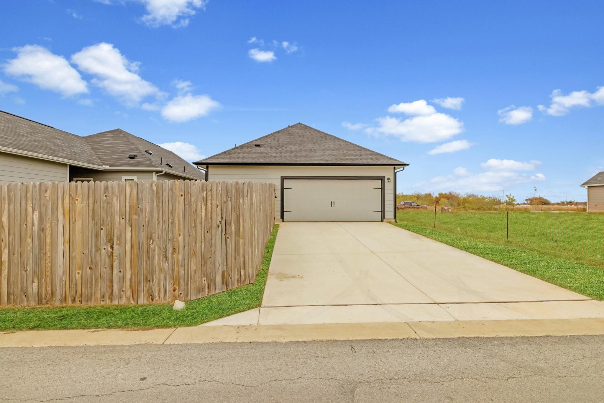 512 Timber Brook Dr, Hutto, TX 78634