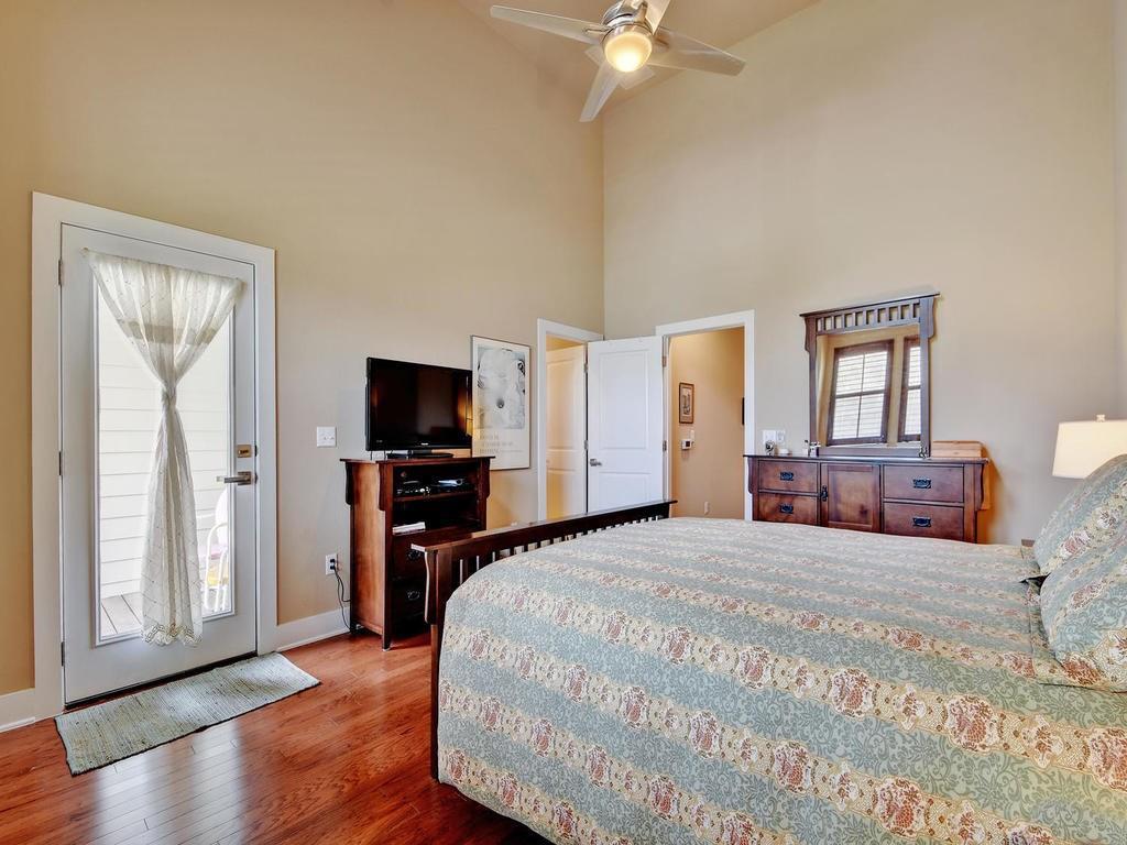 4545 Mattie St, Austin, TX 78723