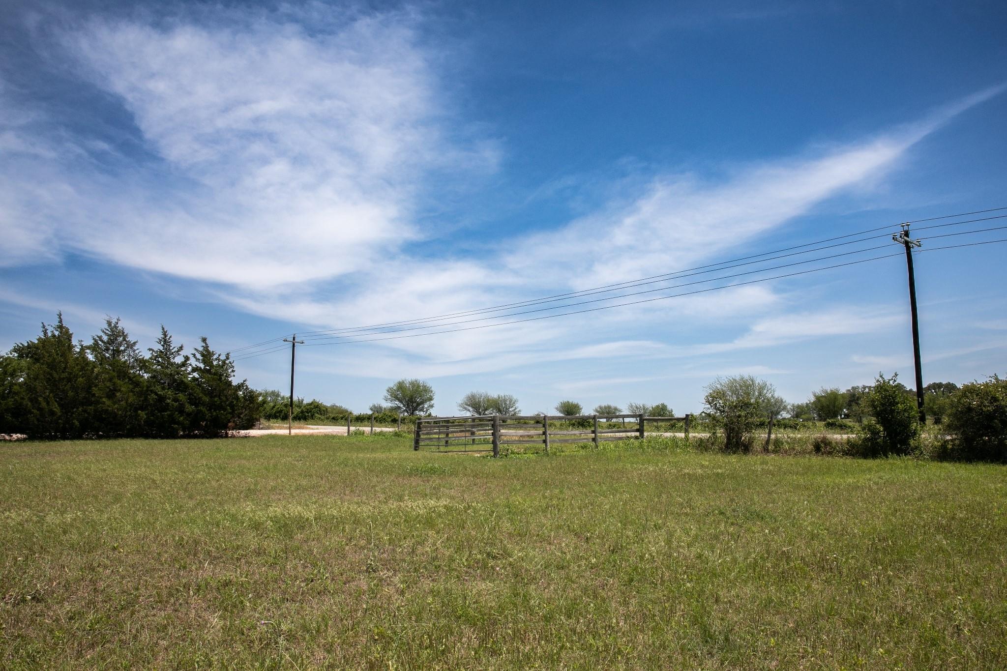 5427 Mustang Rd, Brenham, TX 77833
