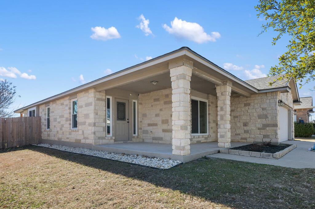 1016 Flanagan Dr, Leander, TX 78641