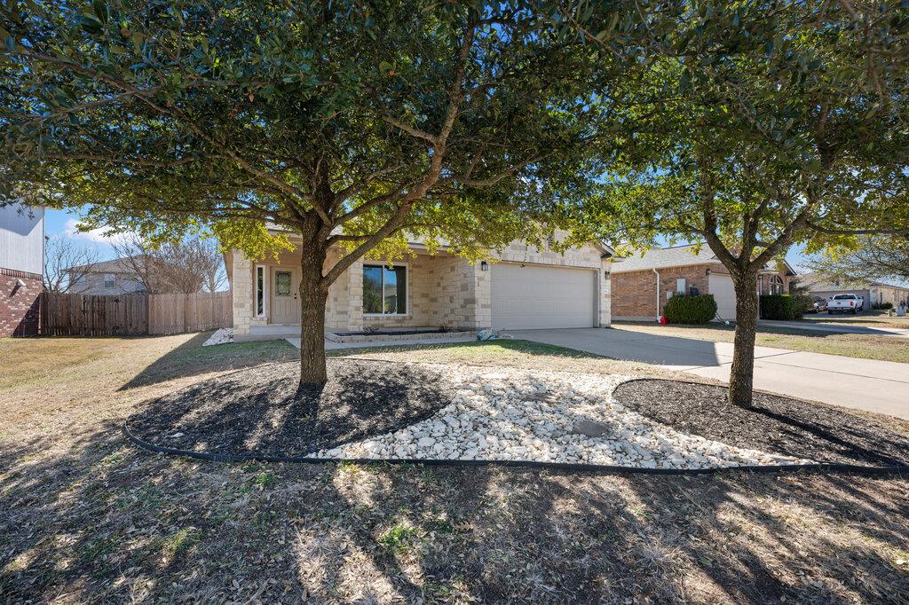 1016 Flanagan Dr, Leander, TX 78641