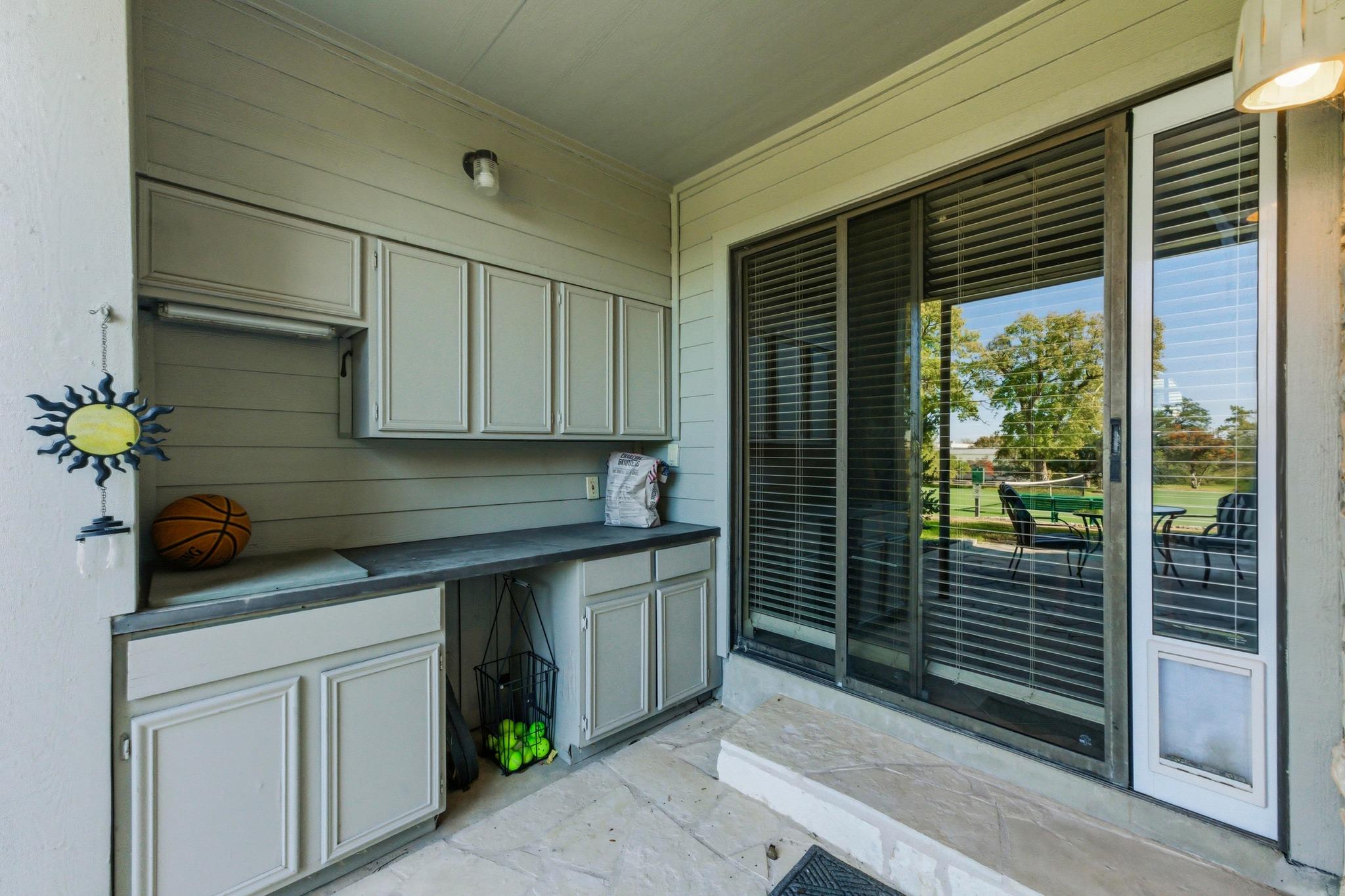 107 World Of Tennis Sq, Lakeway, TX 78738