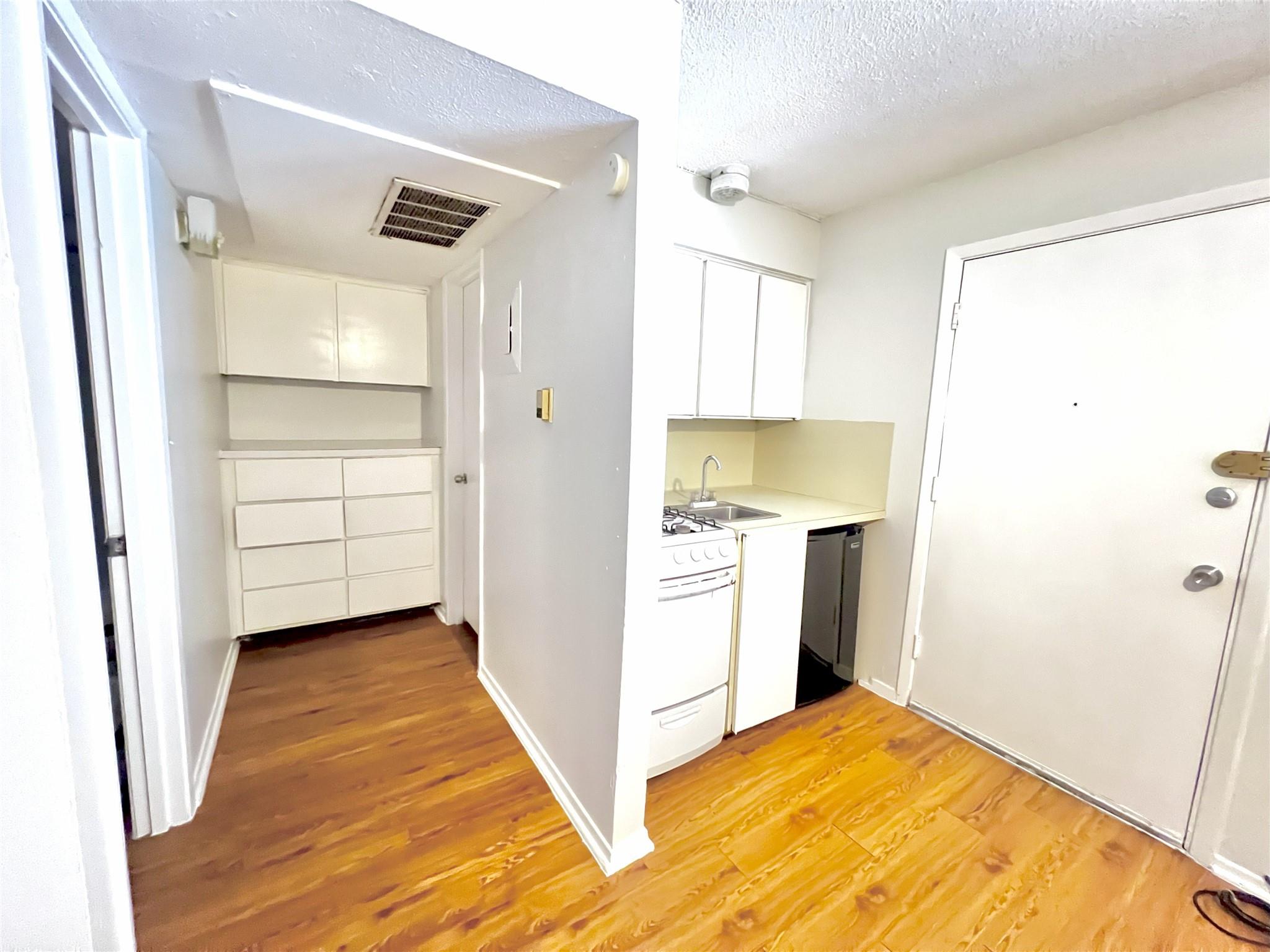 924 E Dean Keeton St # 127, Austin, TX 78705