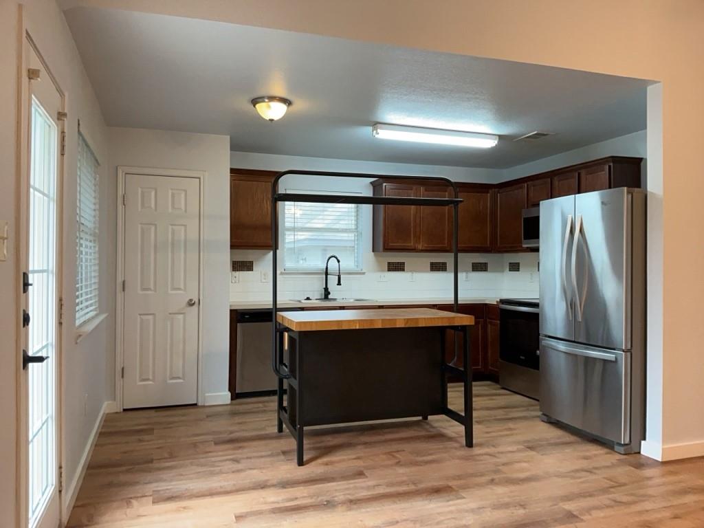 117 Soapstone Dr, Jarrell, TX 76537