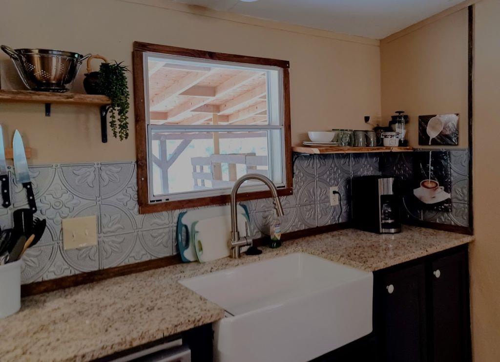 172 Pine Canyon Dr, Smithville, TX 78957