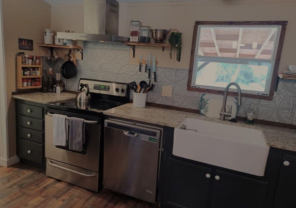 172 Pine Canyon Dr, Smithville, TX 78957