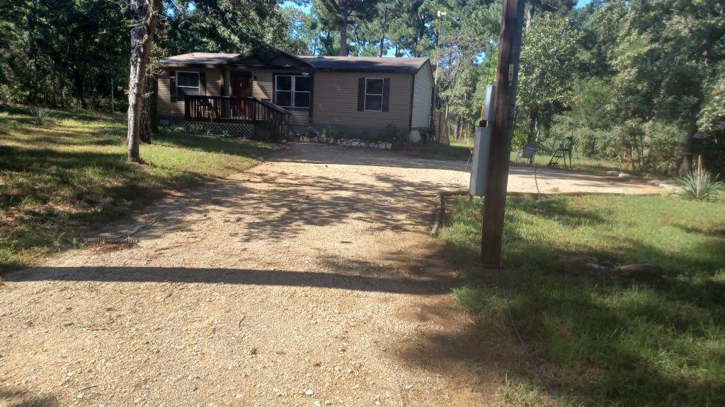 172 Pine Canyon Dr, Smithville, TX 78957