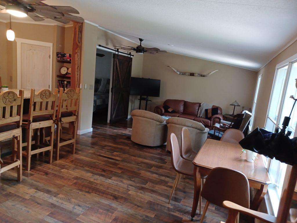 172 Pine Canyon Dr, Smithville, TX 78957