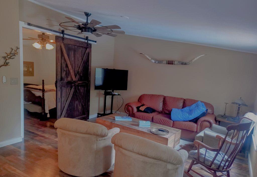 172 Pine Canyon Dr, Smithville, TX 78957