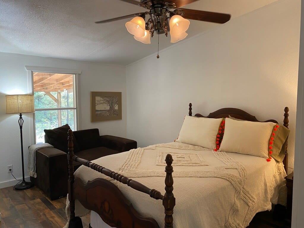 172 Pine Canyon Dr, Smithville, TX 78957