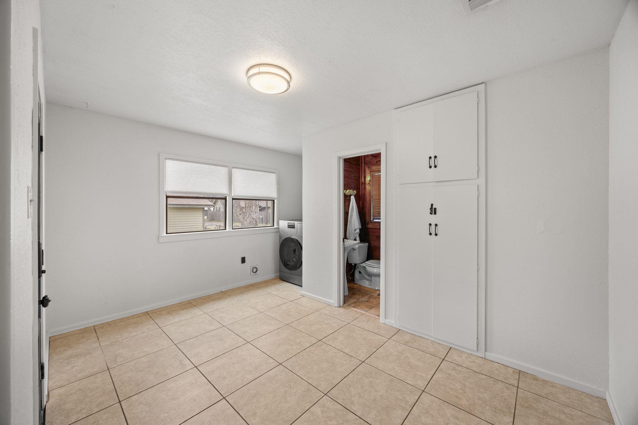 1815 Eckhardt St, Taylor, TX 76574