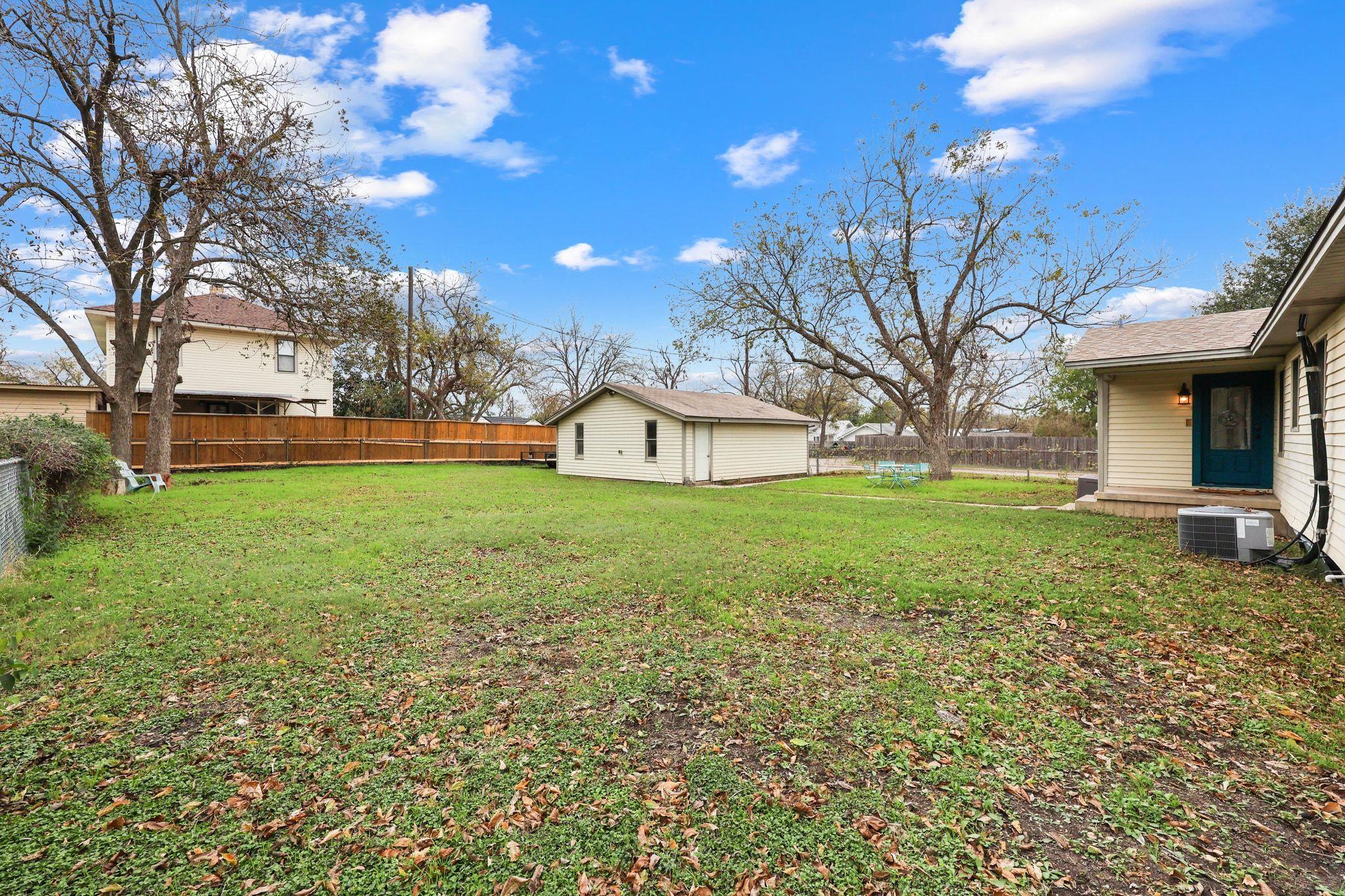 1815 Eckhardt St, Taylor, TX 76574