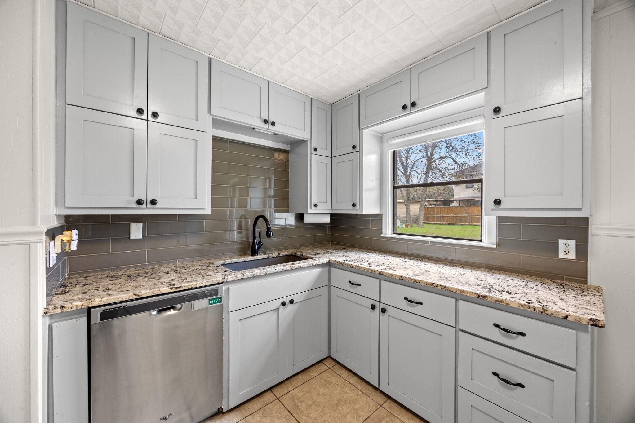 1815 Eckhardt St, Taylor, TX 76574