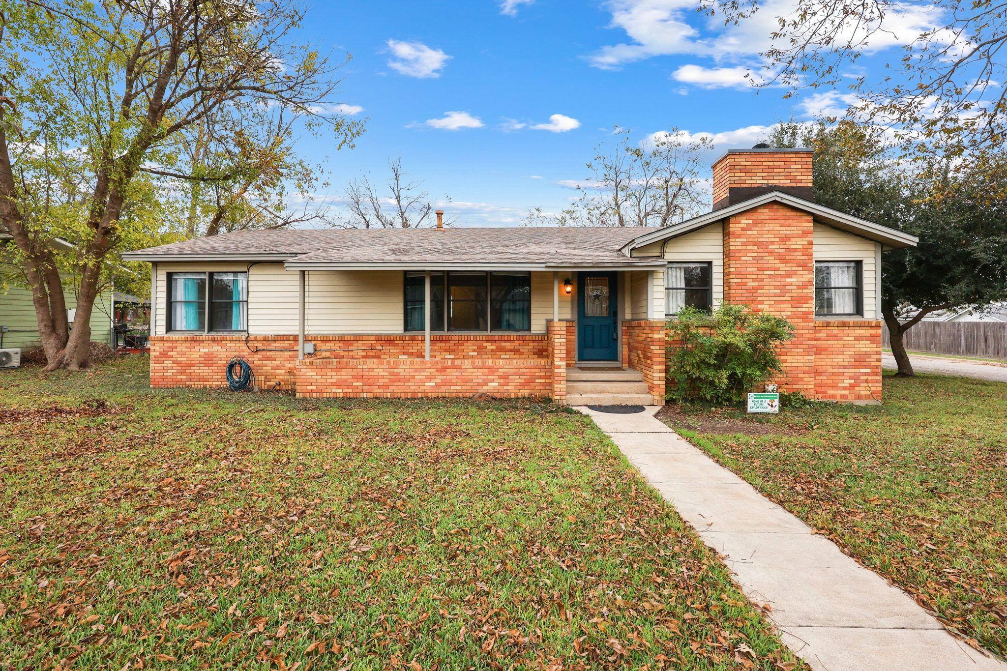 1815 Eckhardt St, Taylor, TX 76574