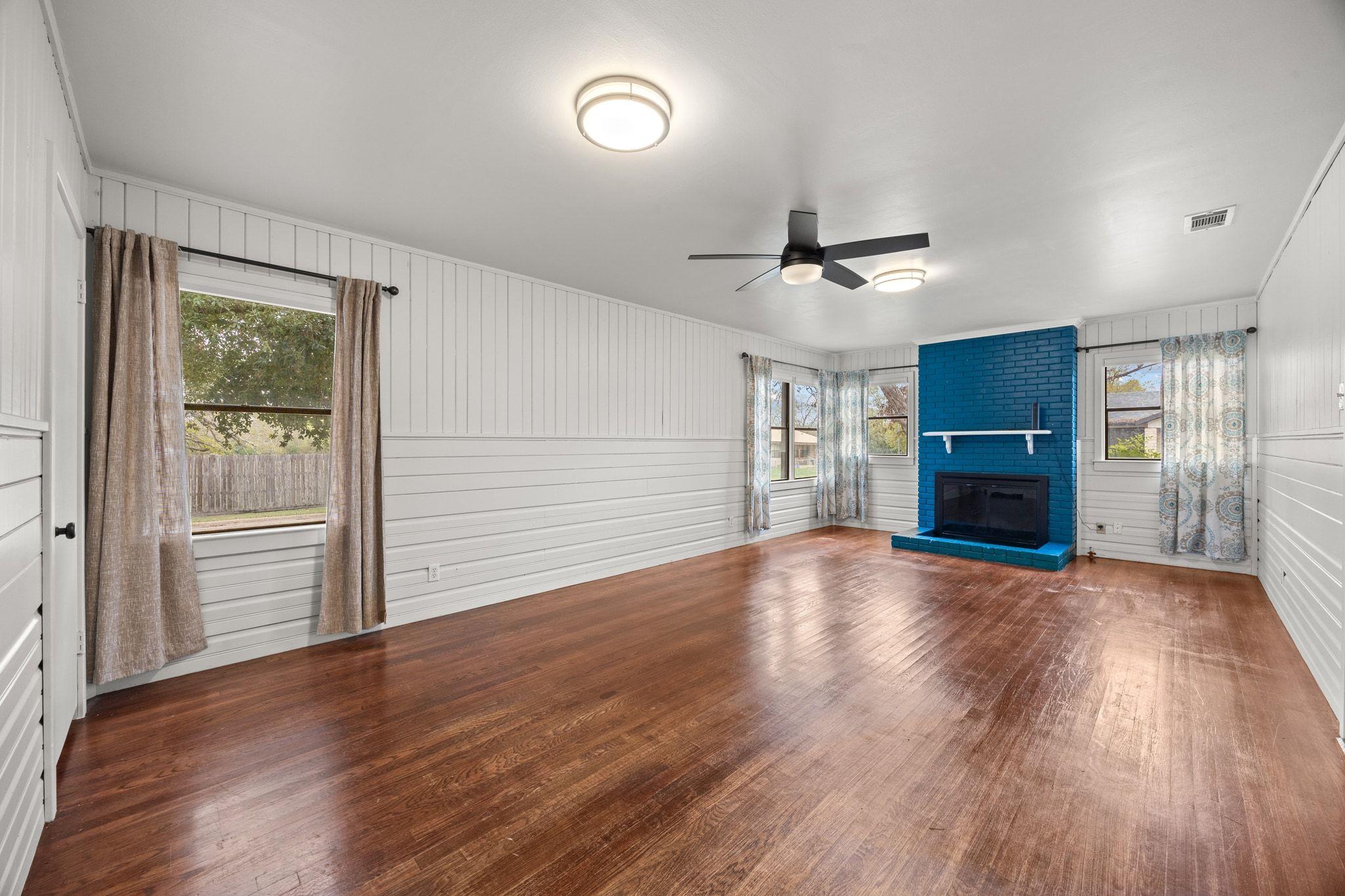 1815 Eckhardt St, Taylor, TX 76574