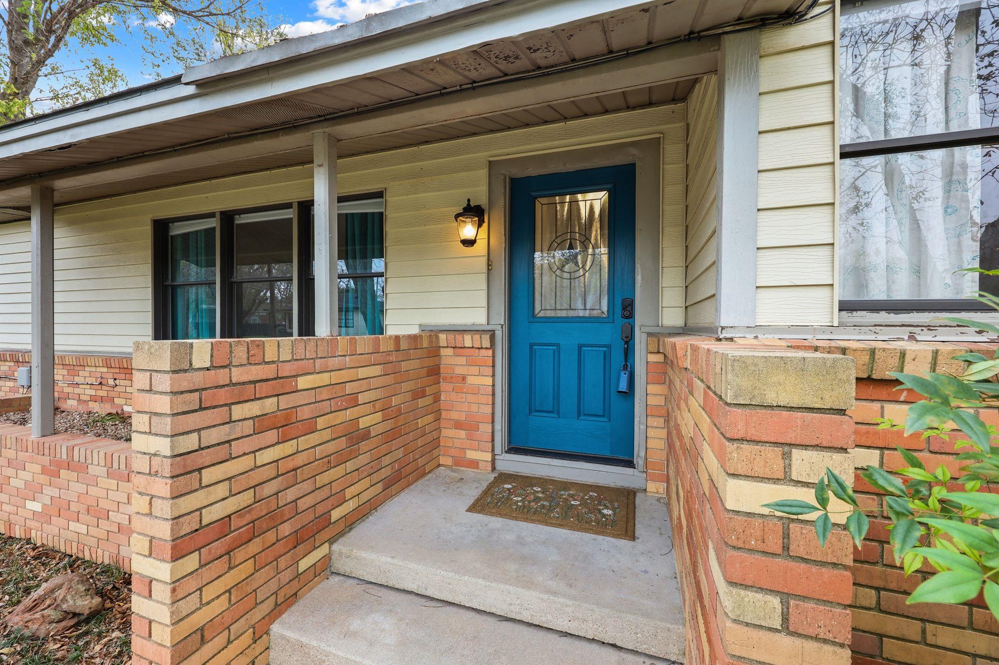 1815 Eckhardt St, Taylor, TX 76574