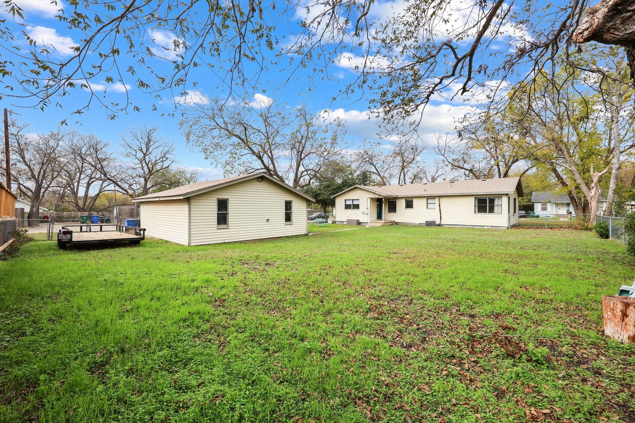 1815 Eckhardt St, Taylor, TX 76574