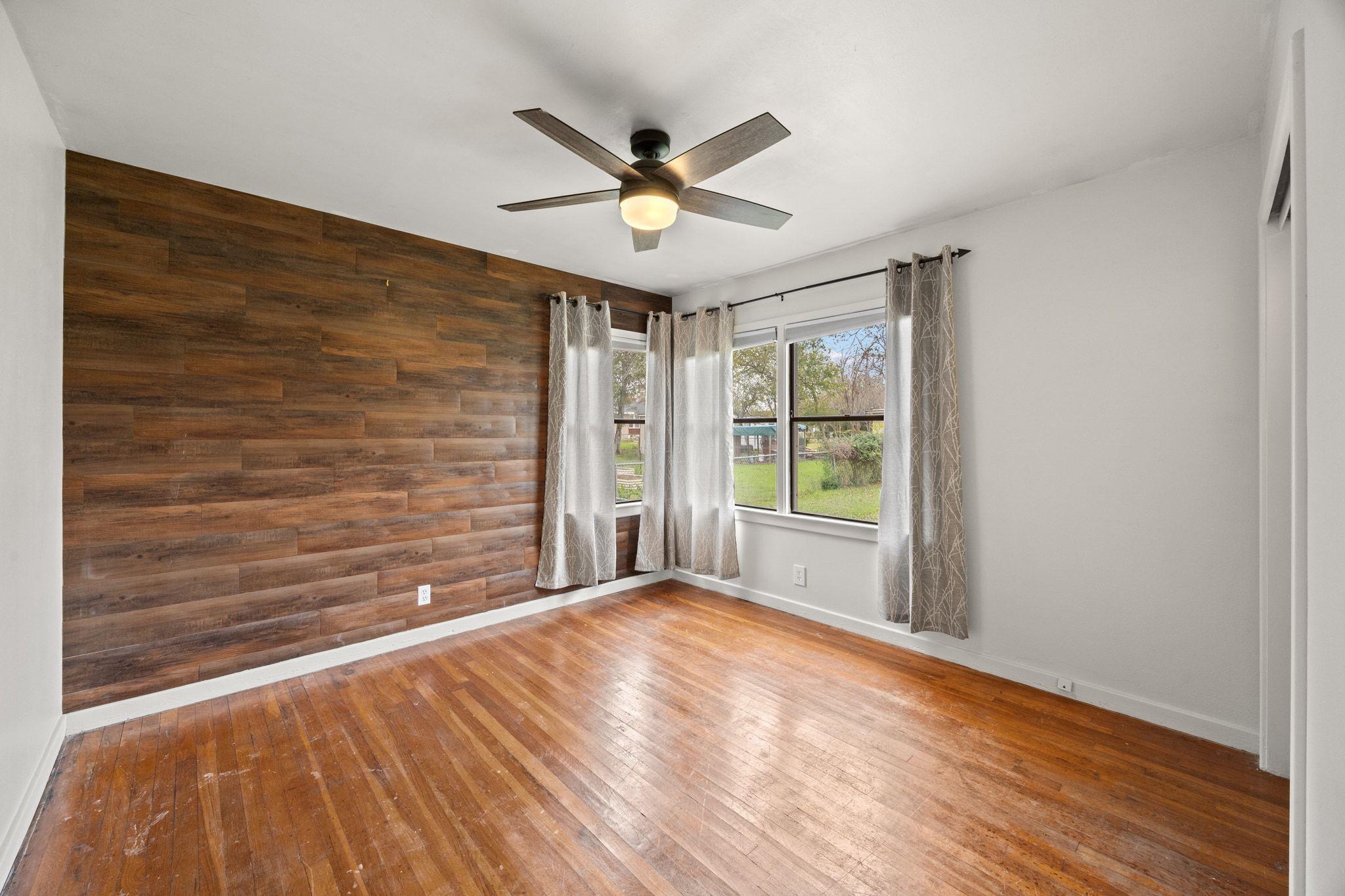 1815 Eckhardt St, Taylor, TX 76574