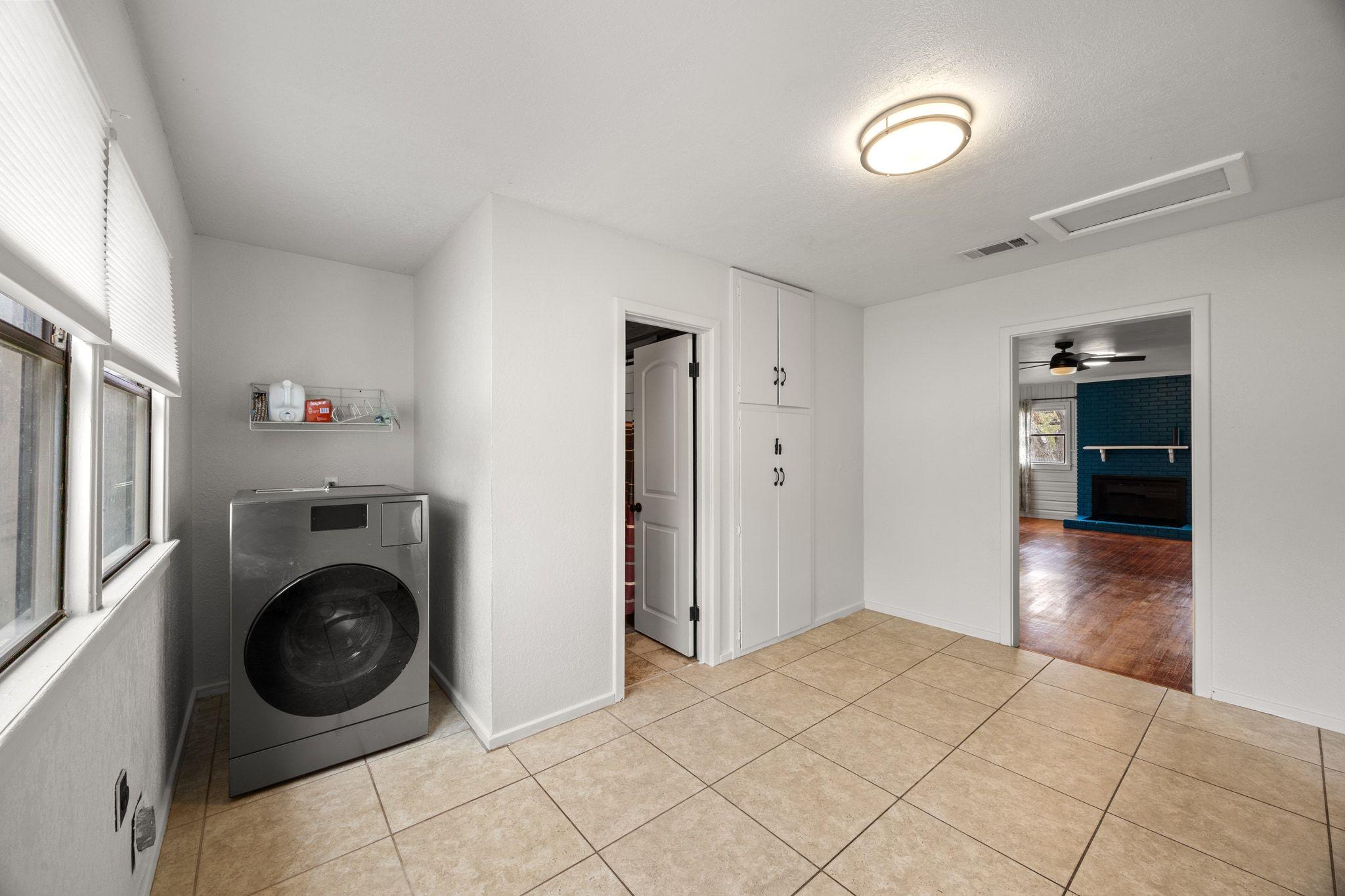 1815 Eckhardt St, Taylor, TX 76574