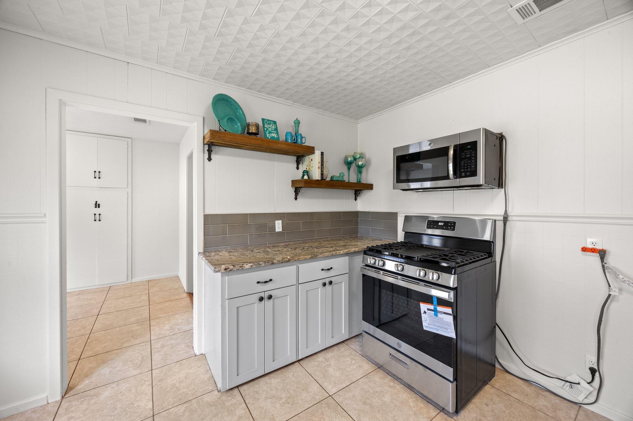 1815 Eckhardt St, Taylor, TX 76574